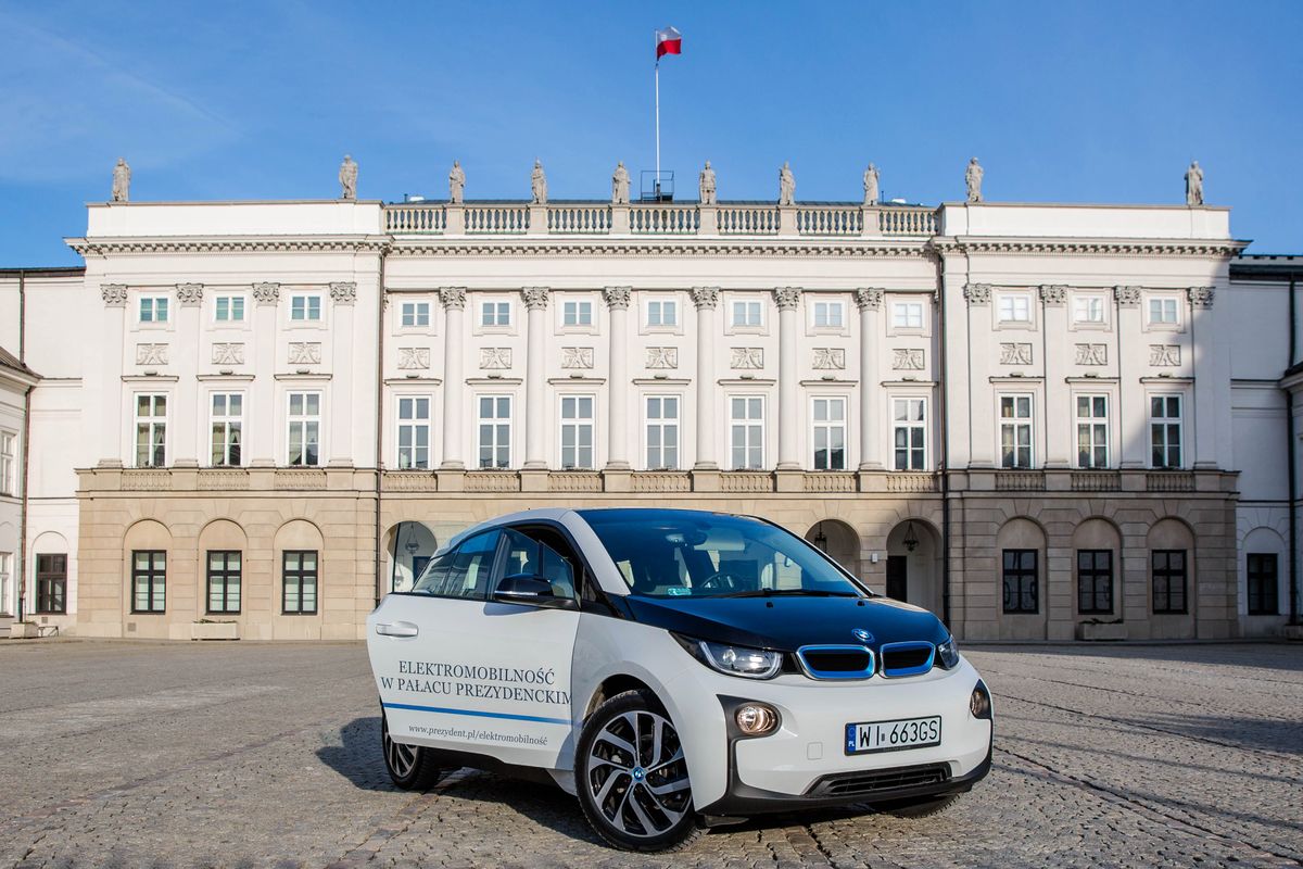 Kancelaria Prezydenta ma nowe BMW. Elektryczny napęd pozwala mu jeździć buspasem