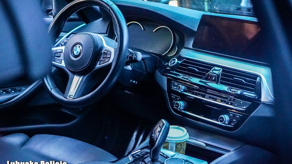 Policja odzyskała luksusowe BMW warte pół miliona złotych, które zostało skradzione w Niemczech