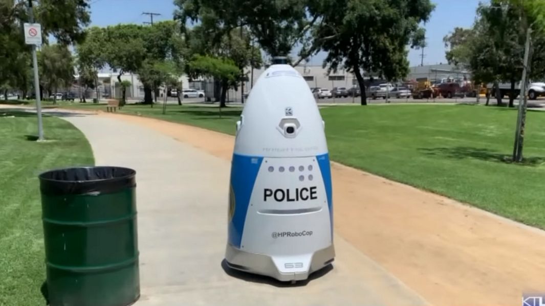 USA. Policyjny robot kompletnie zignorował kobietę wzywającą policję