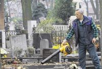 Firma zadba o grób i zapali za ciebie znicz