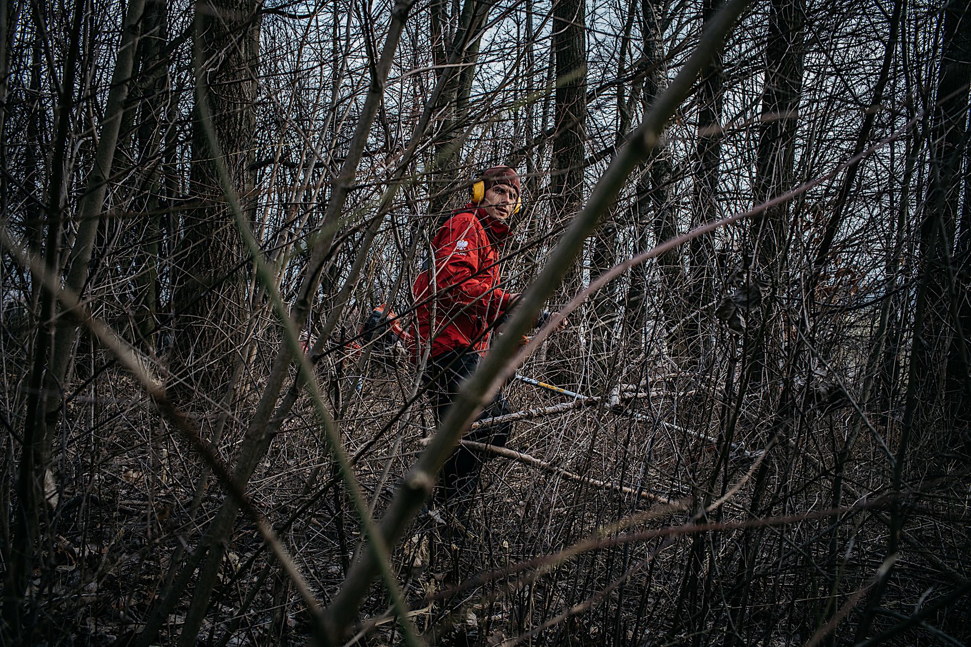 Na cmentarz przyszło kilku mieszkańców Grybowa, dzieci ze szkoły w Siołkowej, ochotnicy z Krakowa i Nowego Sącza. 