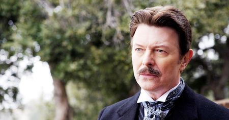 Kot ma przechlapane. Będzie musiał zagrać lepiej niż David Bowie