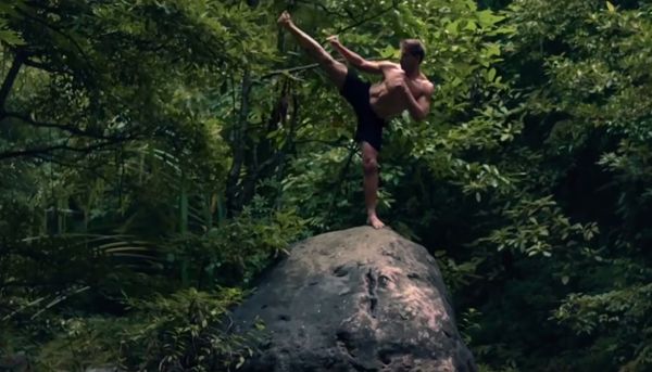 "Kickboxer: Odwet" to film sensacyjny z 2018 roku