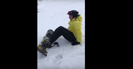 Pokazali, jak wygląda nauka jazdy na snowboardzie. Można umrzeć ze śmiechu