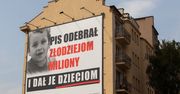 Niepełnosprawny mężczyzna pozwał PiS. Poczuł się obrażony billboardem "PiS odebrał złodziejom miliony i dał je dzieciom"
