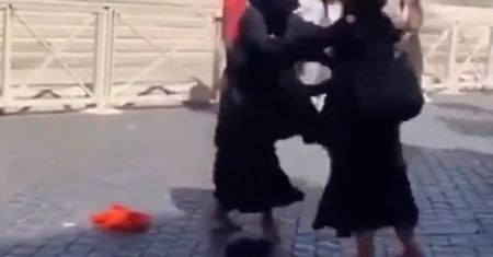 Awantura na placu św. Piotra. Żebraczkom powypadały garby