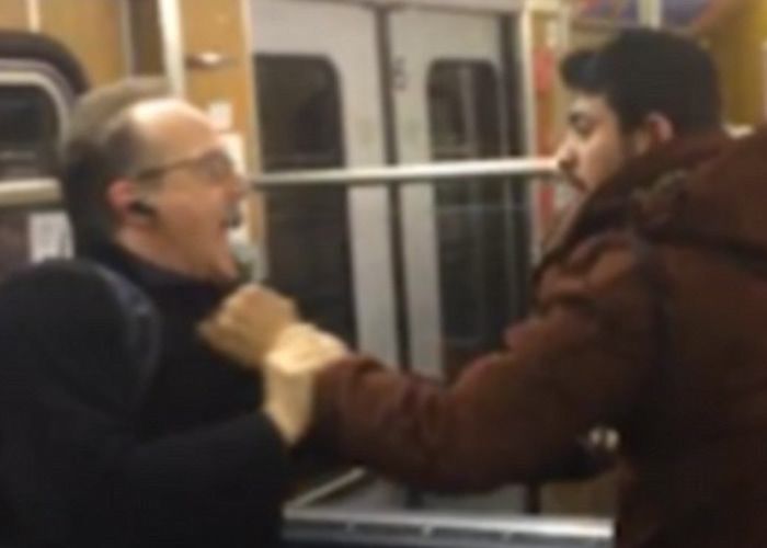 Imigranci sterroryzowali metro w Monachium. Policja bezradna