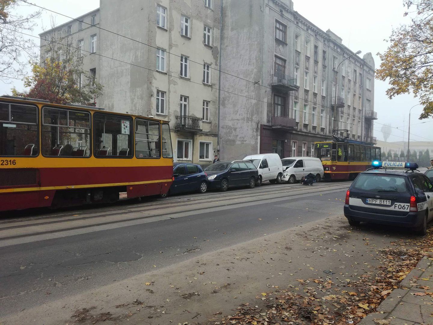 Do szpitala trafiła 67-letnia pasażerka jednego z aut osobowych.