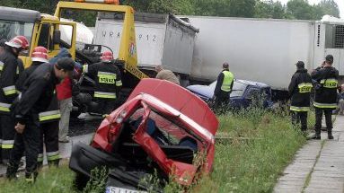 Ekipa ratownicza na miejscu wypadku