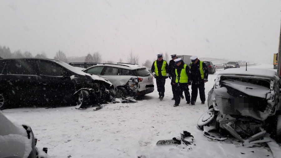 Fatalna sytuacja na A1. Zderzyło się w sumie 17 aut