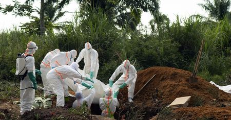 Ebola zdiagnozowana u rocznej dziewczynki. Chorobą zaraziła się od ojca.