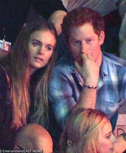 Była partnerka księcia Harry’ego pozuje w nagiej sesji. Odważnie, ale cel jest szczytny