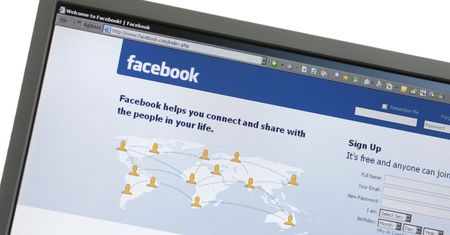 Atak na Facebooku. "Ktoś wrzucił twoje fotki i je przerobił"