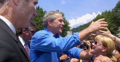 Bush wyprzedza Kerry'ego