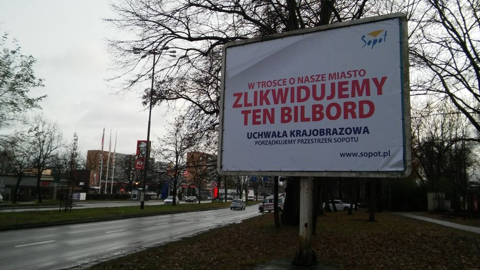 Sopot pozbędzie się szpetnych billboardów, o czym informuje mieszkańców zawieszając billboardy.