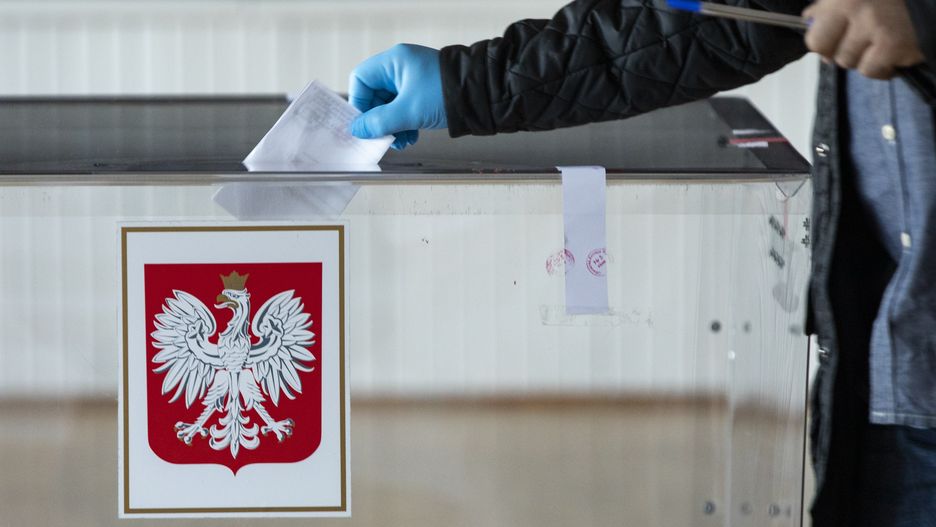 Przeprowadzenie wyborów prezydenckich w środku epidemii koronawirusa budzi olbrzymie kontrowersje.