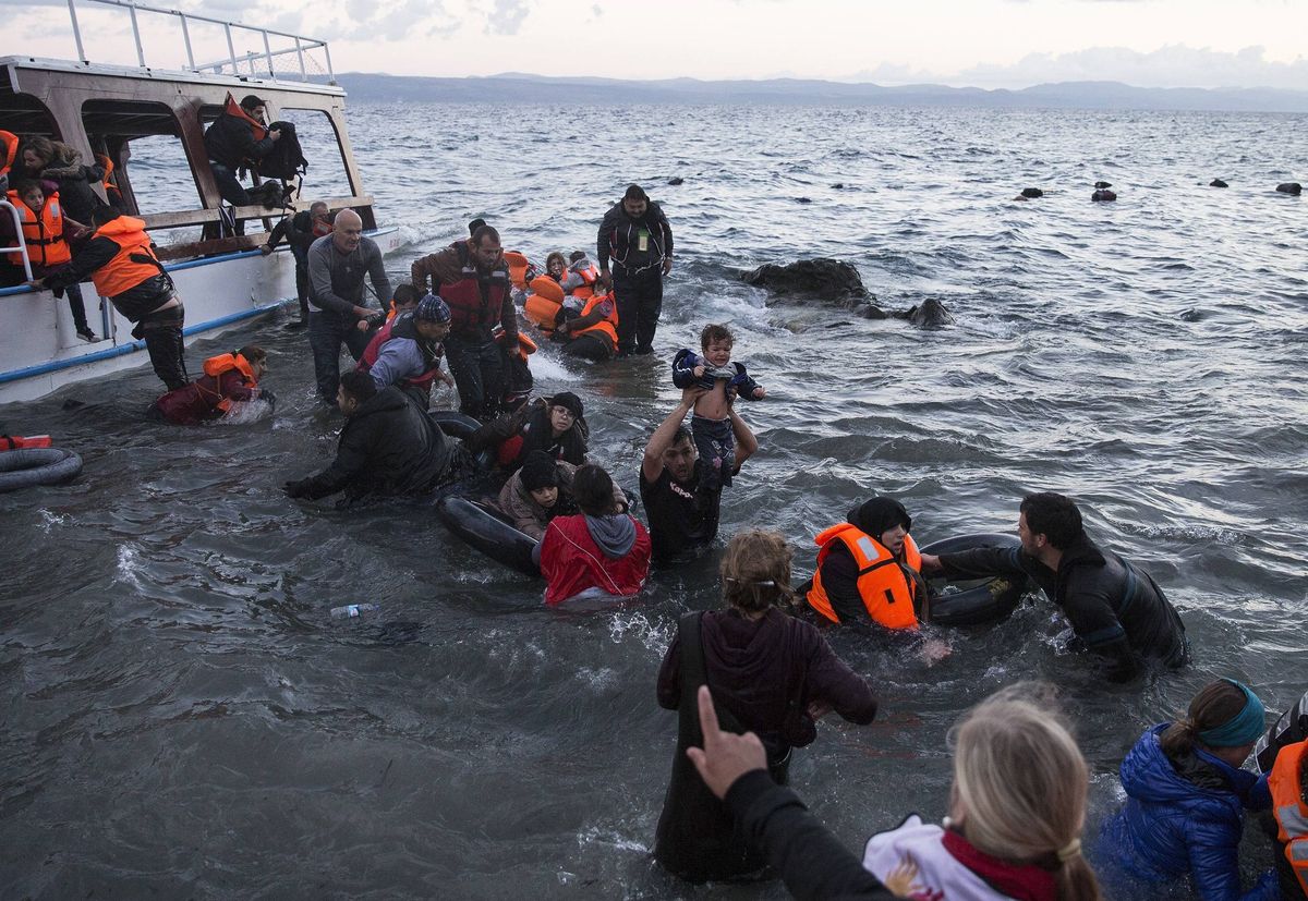 Zatonęła łódź z migrantami u wybrzeży Lesbos. Wiele ofiar