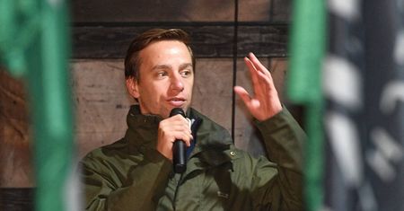 Krzysztof Bosak o "promocji zboczeń w polskich szkołach". Internauci: Krzysiek, wyluzuj