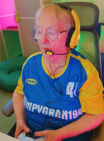 Babcia-gamerka wymiata w "Fortnite". Ma współpracę marzeń