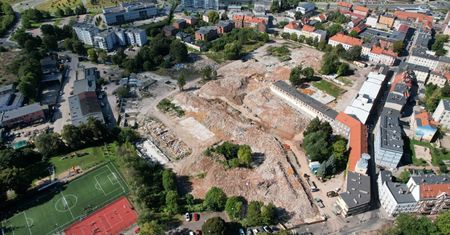 Mieszkania w miejsce blisko 200-letniej fabryki? Ukraińcy sprzedają teren w Wałbrzychu