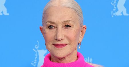 Helen Mirren na Berlinale 2023. Na ściankę założyła sweter i trampki