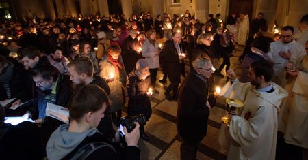 Obowiązkowe roraty. Tego od uczniów wymaga ksiądz