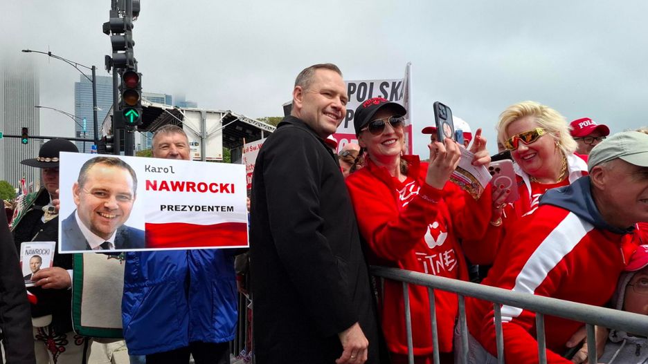 Karol Nawrocki na paradzie w Chicago