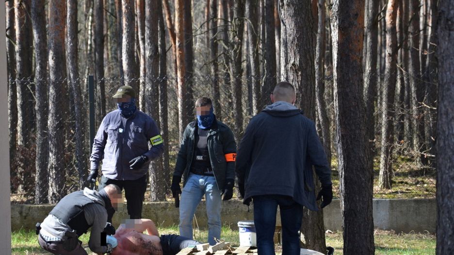 Mazowieckie. Policja zatrzymała podejrzanego o kłucie przedmiotem "przypominającym igłę"