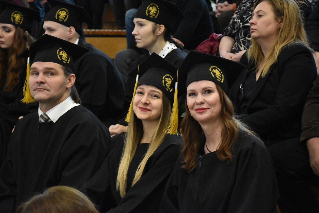 Malbork: Kolejni absolwenci WSG odebrali dyplomy ukończenia studiów
