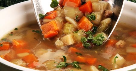 Wlej odrobinę do zupy jarzynowej. Podkręci jej smak lepiej niż popularna maggi