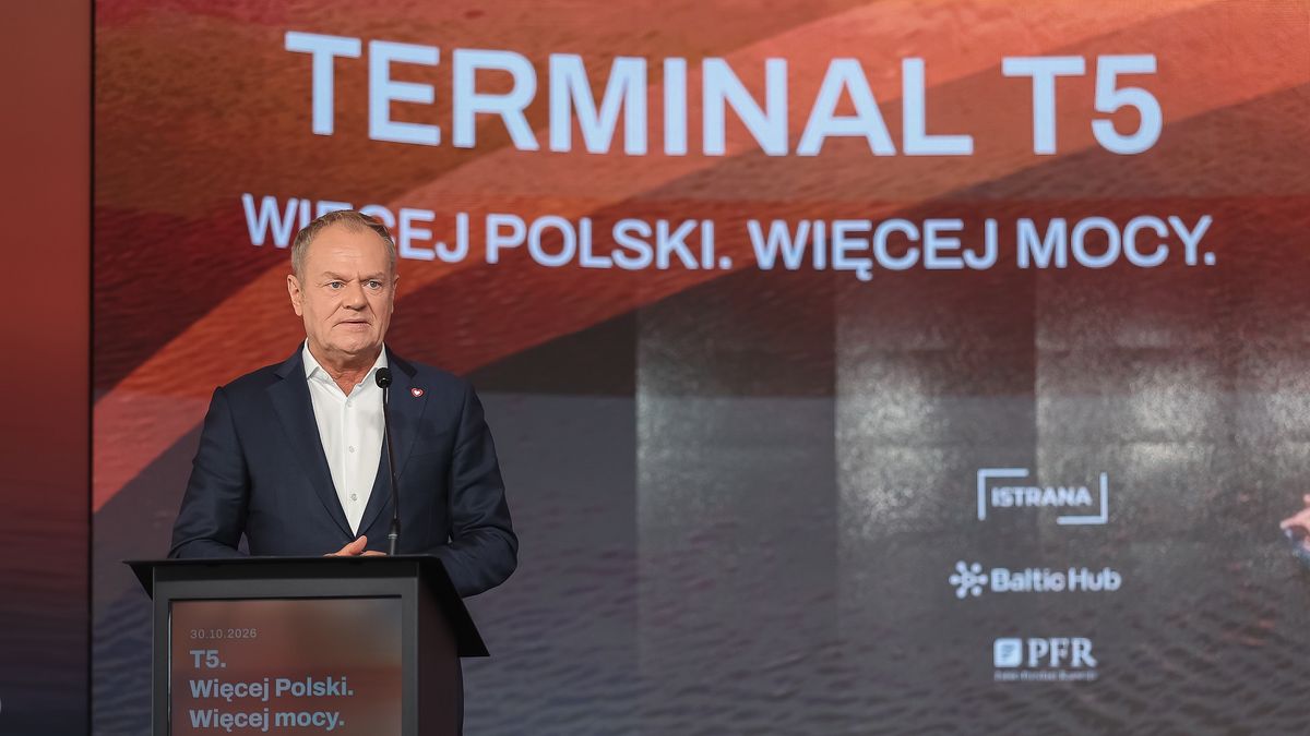 Premier Donald Tusk podczas otwarcia terminalu T5 w porcie w Gdańsku