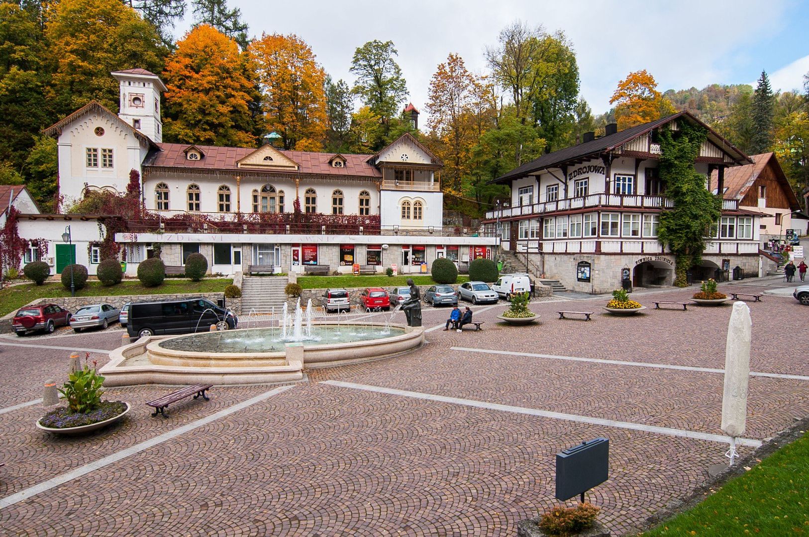 Małopolska bez tłumów: 15 urokliwych tras spacerowych na lato