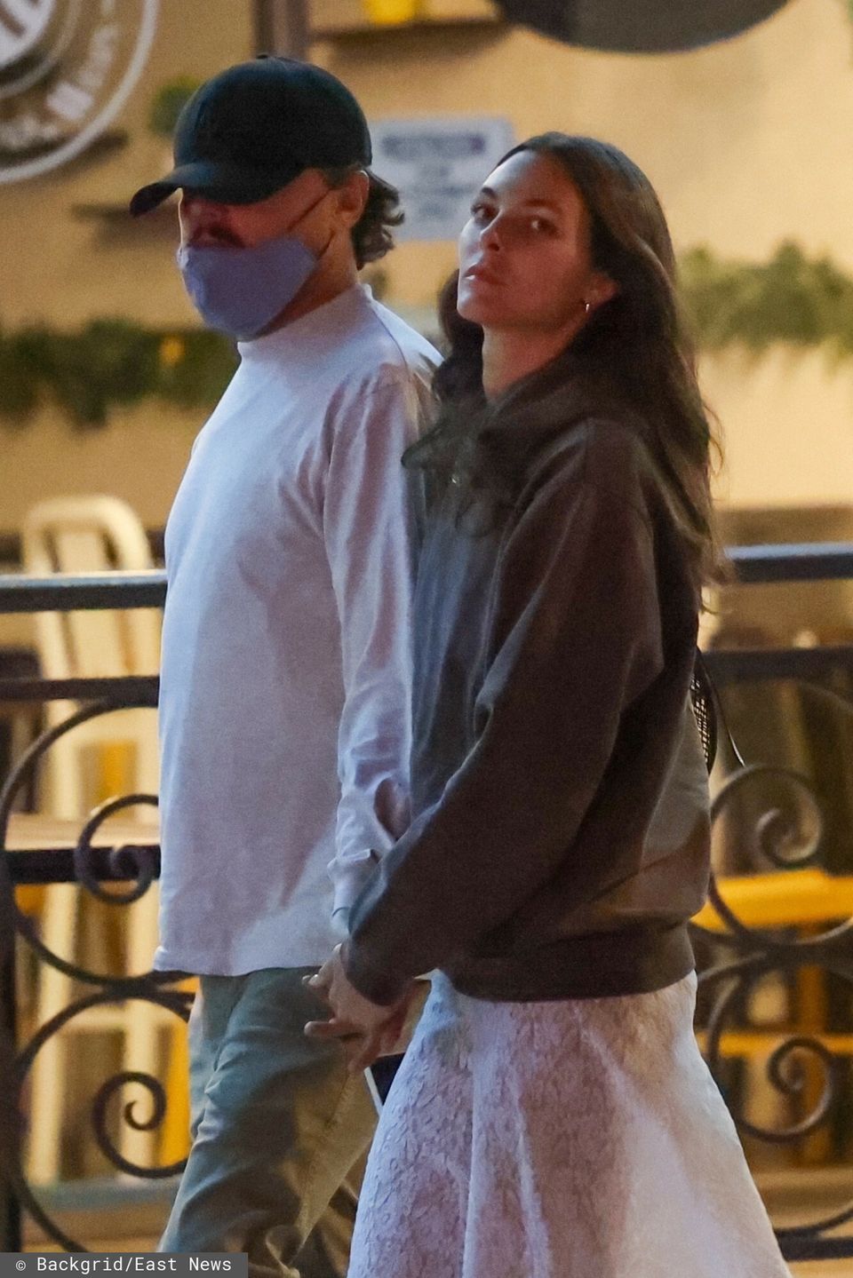 Leonardo DiCaprio na romantycznym spacerze z modelką