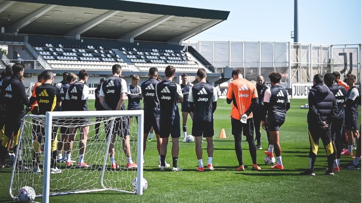 Piłkarze Juventusu w czasie przygotowań do meczu