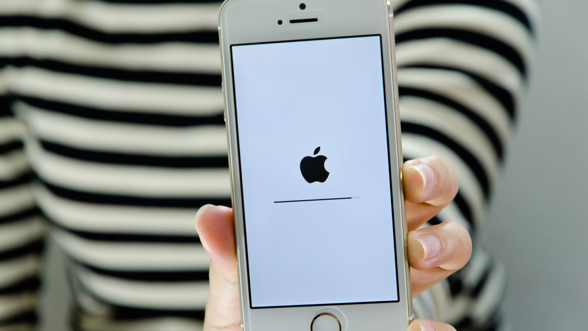 Aktualizacja iOS na iPhonie 5S z depositphotos