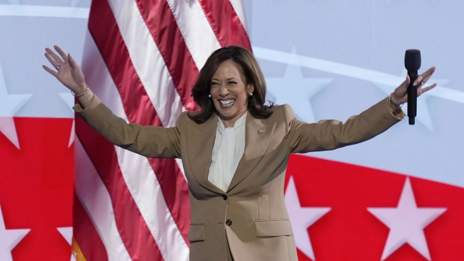 Temporary
Democratic presidential nominee Vice President Kamala Harris raises her arms as she walks on stage during the Democratic National Convention Monday, Aug. 19, 2024, in Chicago. (AP Photo/J. Scott Applewhite)
J. Scott Applewhite