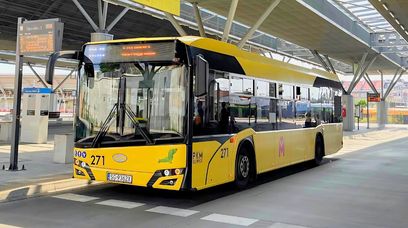 Księgowy na tropie opóźnień. W pojedynkę monitoruje autobusy i tramwaje