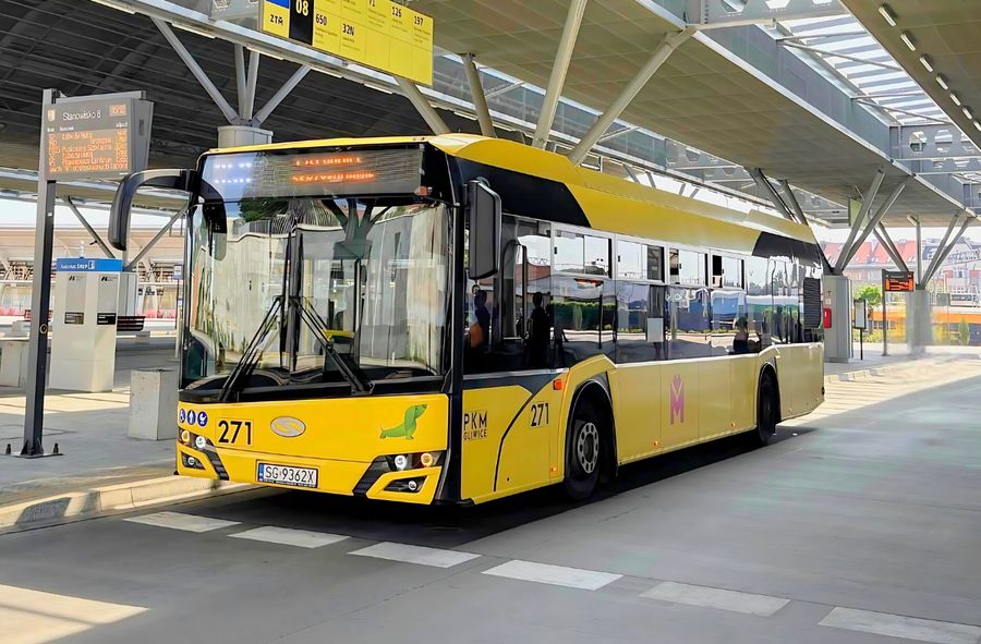 Dawid Kośmider tropi spóźnienia autobusów i tramwajów w GZM