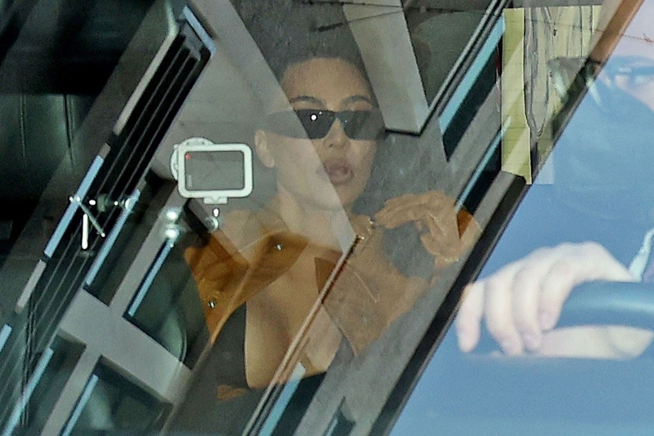 Kim Kardashian paraduje w skórzanym kombinezonie