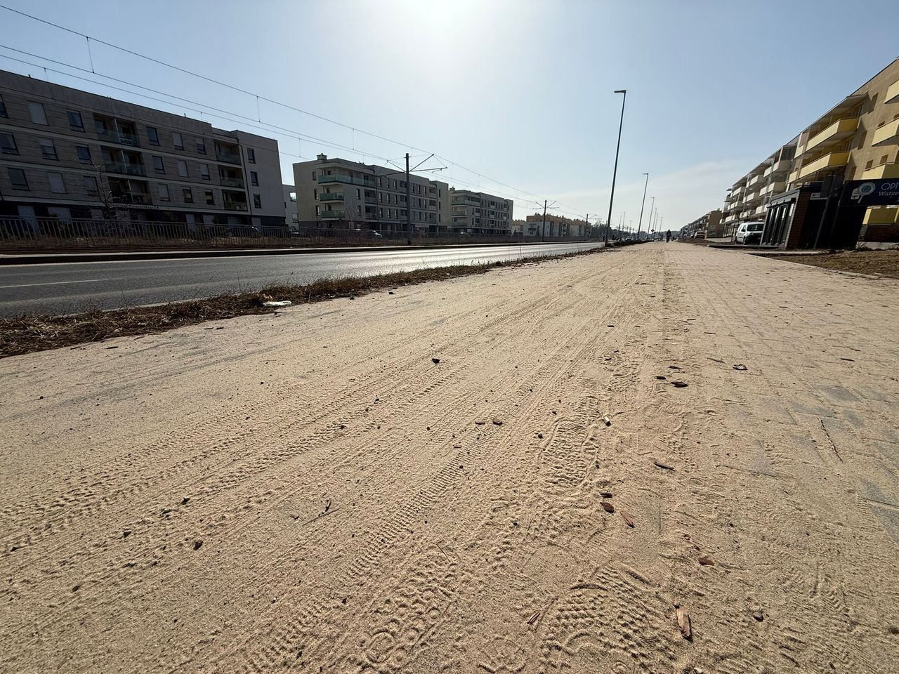 Słońce nad głową, piach pod butami. Pozostałości zimy czas posprzątać!