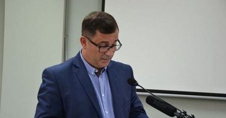 Polityk PiS zjechał samochodem ze schodów w parku. Pomogła policja