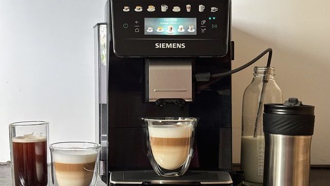 Ekspres Siemens EQ600 iAroma TP607ET8 z kawami