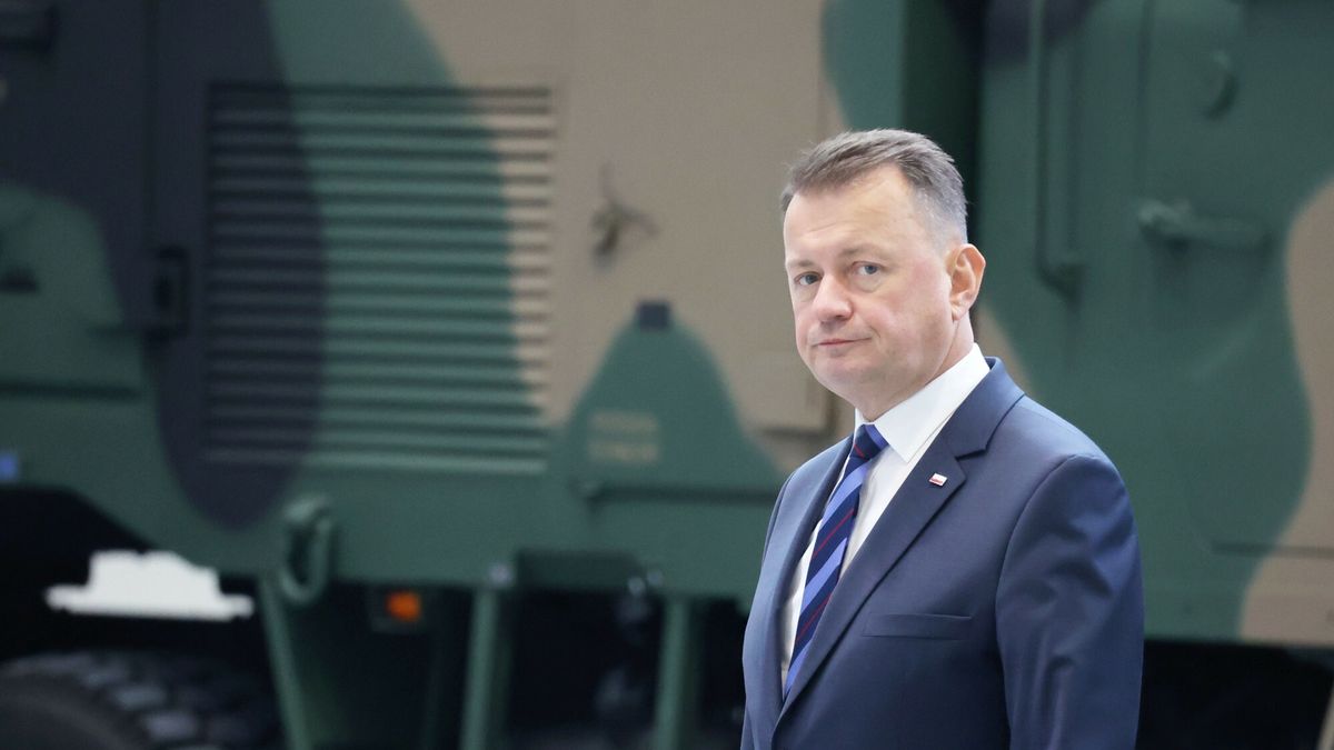 Otwarcie hali produkcyjnej w inwestycji Koby?ka PGZ
Fot. Piotr Molecki/East News, Kobylka k. Warszawy, 05.10.2023.  Otwarcie nowoczesnej hali produkcyjnej w inwestycji "Kobylka" Polskiej Grupy Zbrojeniowej, z udzialem ministra obrony narodowej Mariusza Blaszczaka. 
N/z: minister obrony narodowej Mariusz Blaszczak.
Piotr Molecki