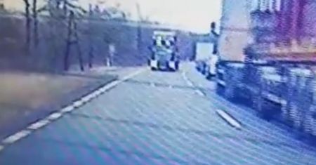 "Długimi" ostrzegał przed patrolem i dostał mandat. Policja apeluje do kierowców