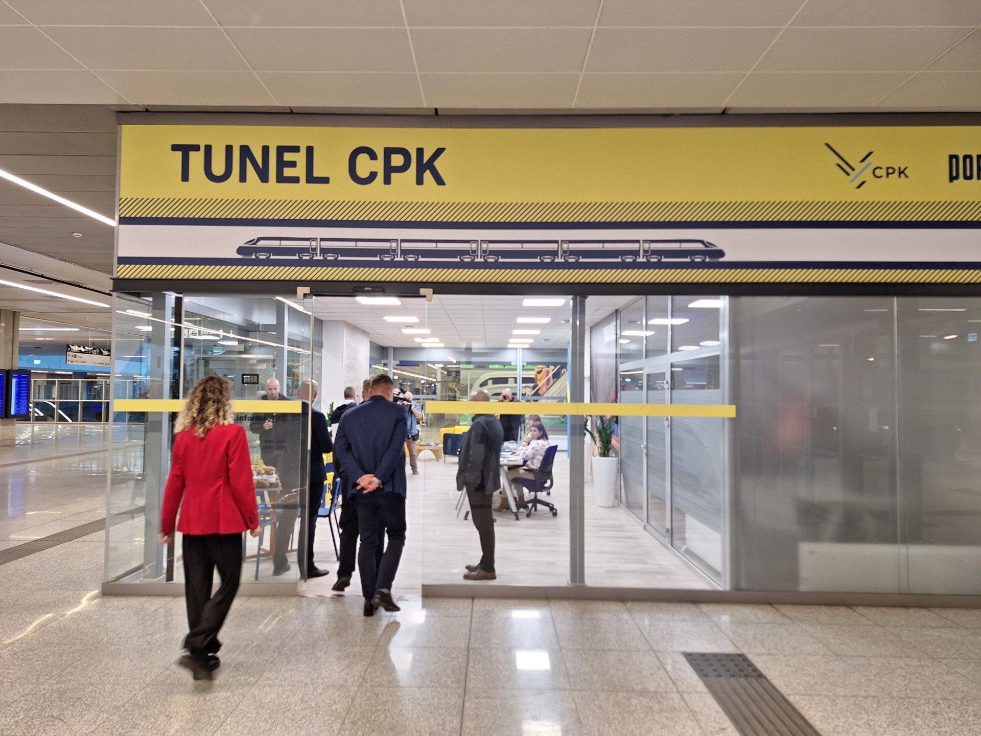 Nowy punkt informacyjny mieści się w hallu dworca Łódź Fabryczna od strony ul. Lindleya