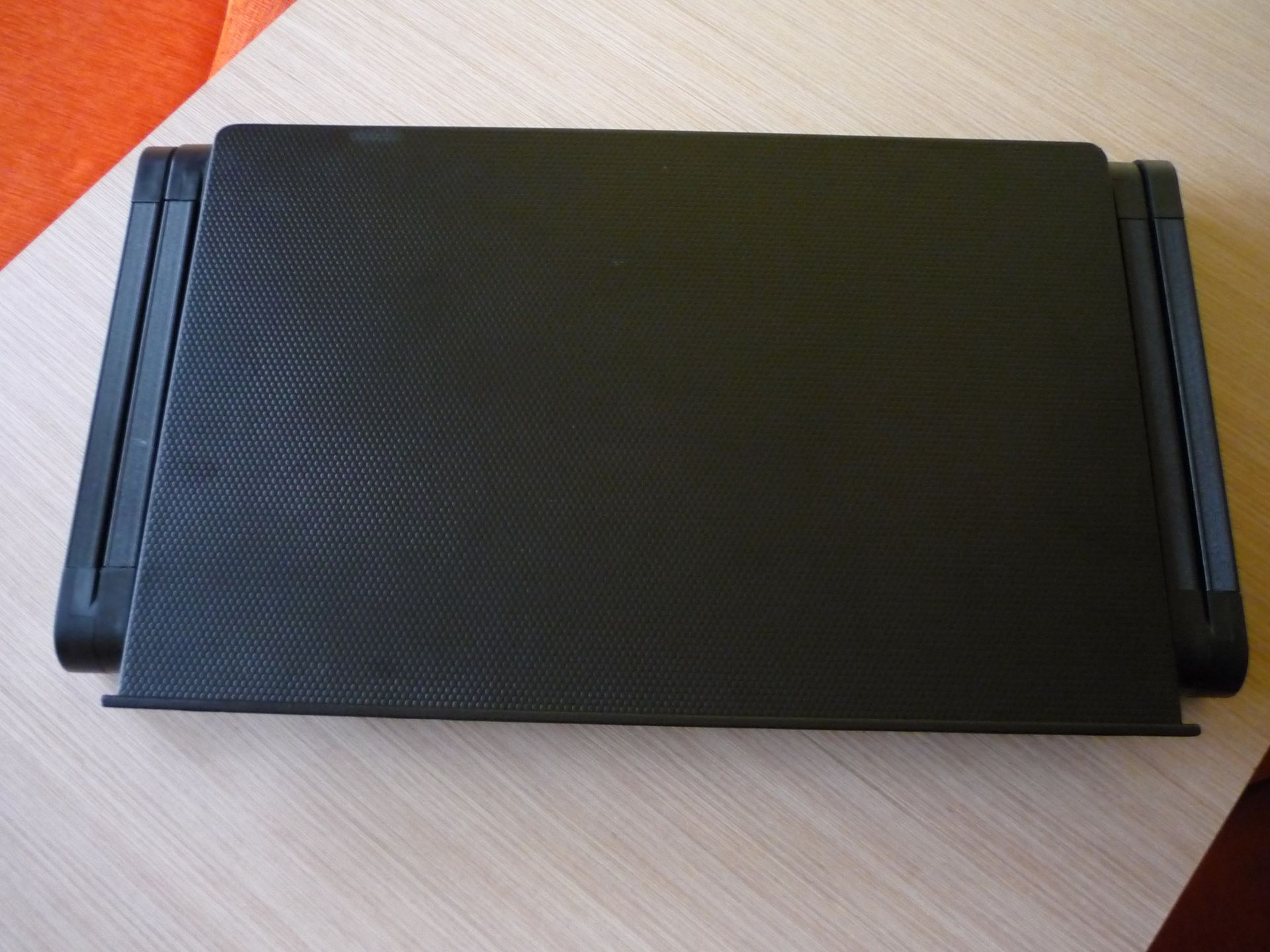Atlas NT-L10 – wielofunkcyjny stolik pod laptopa [test] 2
