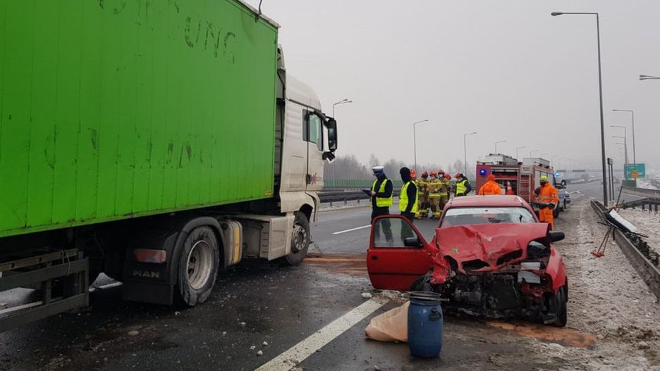 Bielsko-Biała. 21-latek zderzył się czołowo z tirem.