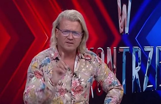 Jakimowicz żąda od Trzaskowskiego ukarania strażników miejskich. Powód: pozwolili wisieć tęczowej fladze