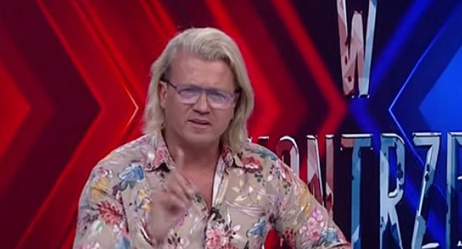 Jakimowicz żąda od Trzaskowskiego ukarania strażników miejskich. Powód: pozwolili wisieć tęczowej fladze