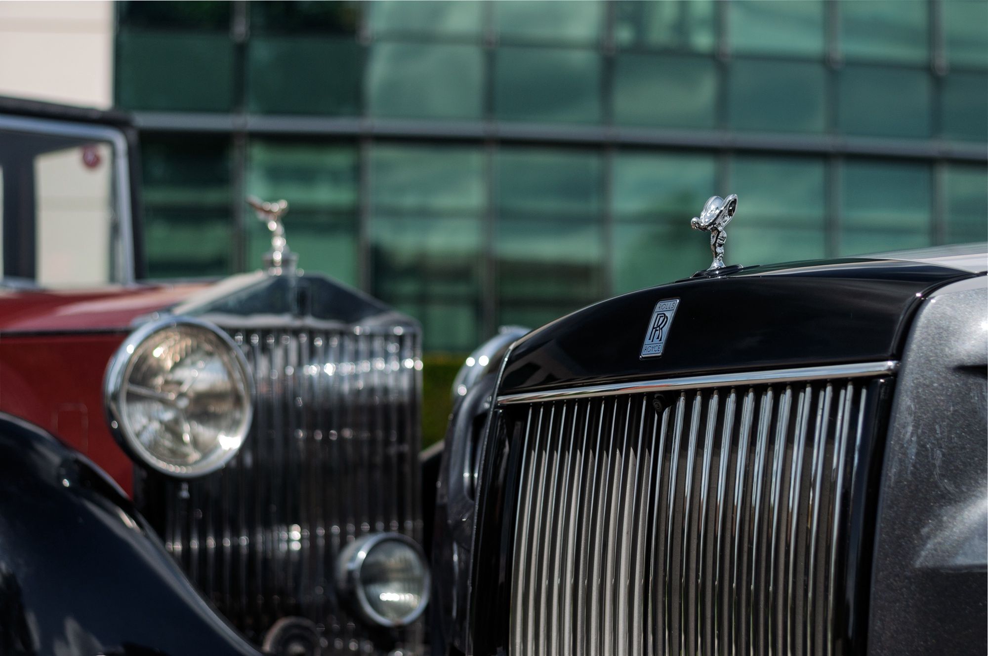 Rolls-Royce Phantom II (1935) i Rolls-Royce Phantom VIII (2025)